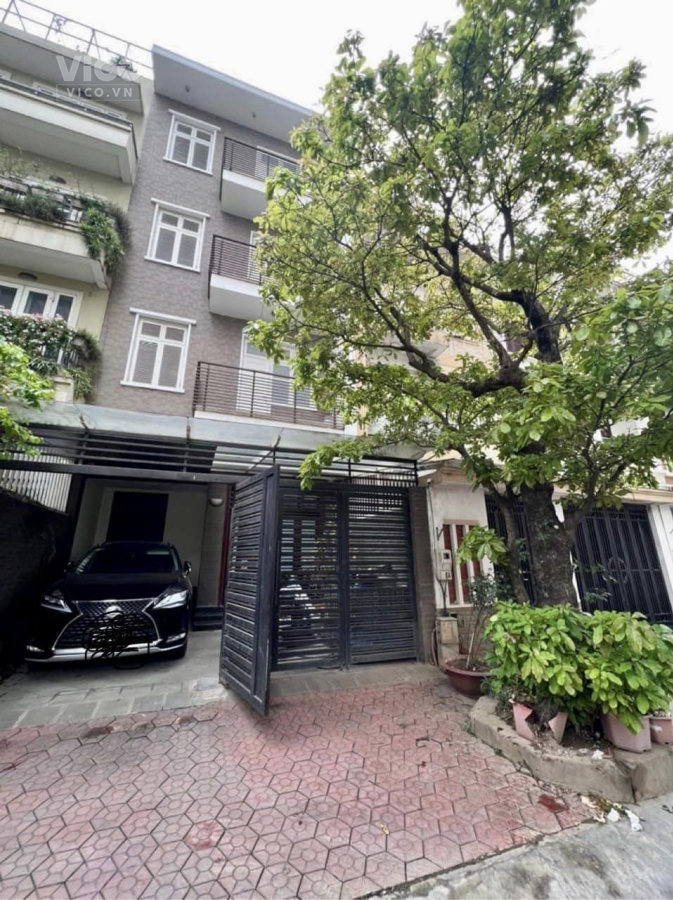 Biệt thự đẳng cấp KĐT Dịch Vọng, Cầu Giấy 100m2 5T, MT 6m, Chỉ 31 Tỷ