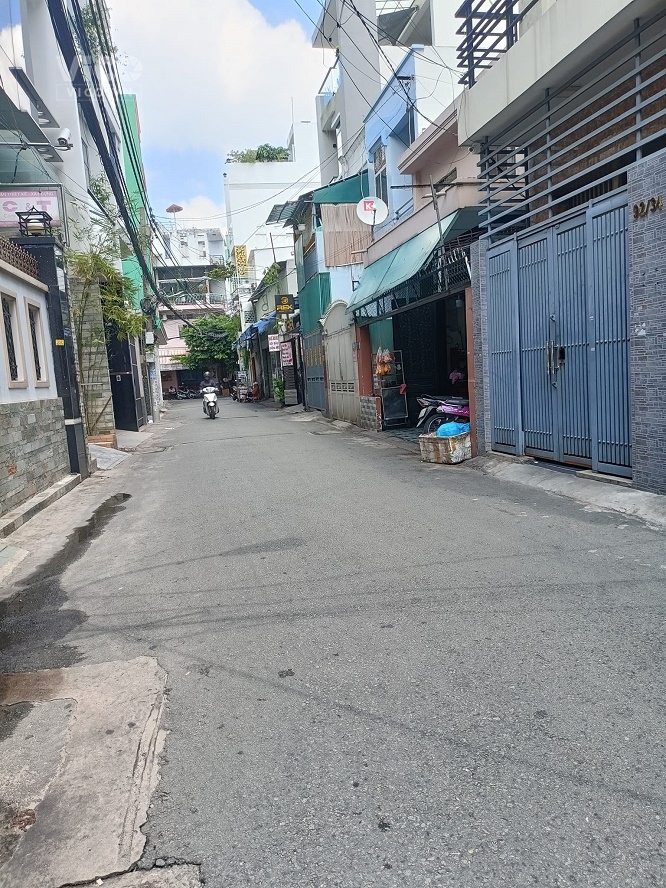 SIÊU PHẨM NHÀ PHƯỜNG 13 HẺM XE HƠI TRÁNH3 TẦNGSÁT MẶT TIỀN56M2GIÁ 6,3 TỶ.