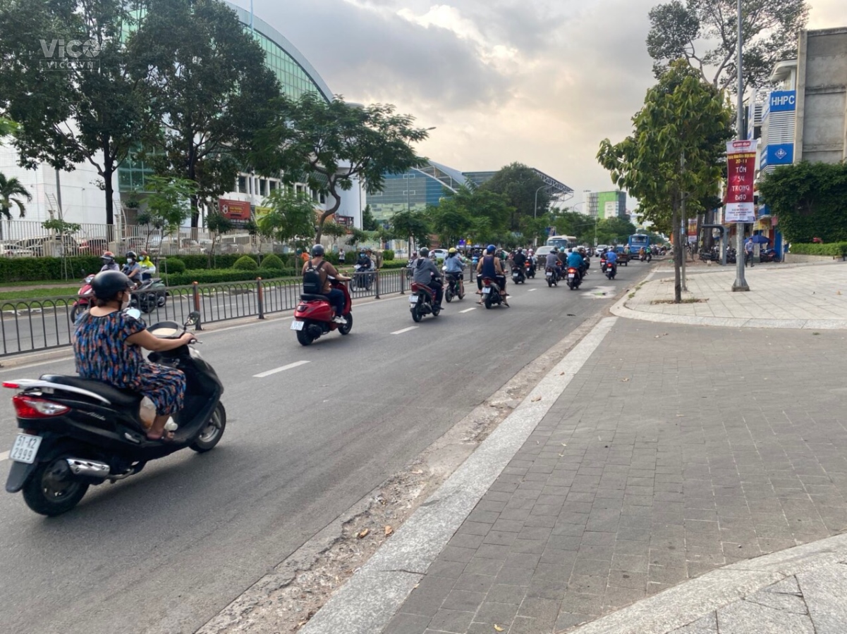 Lý Thường Kiệt Quận 10 Ngay SVĐ Phú Thọ . HXH Tránh 5 Tầng Gara Ôtô Ngang 5.2 x15M