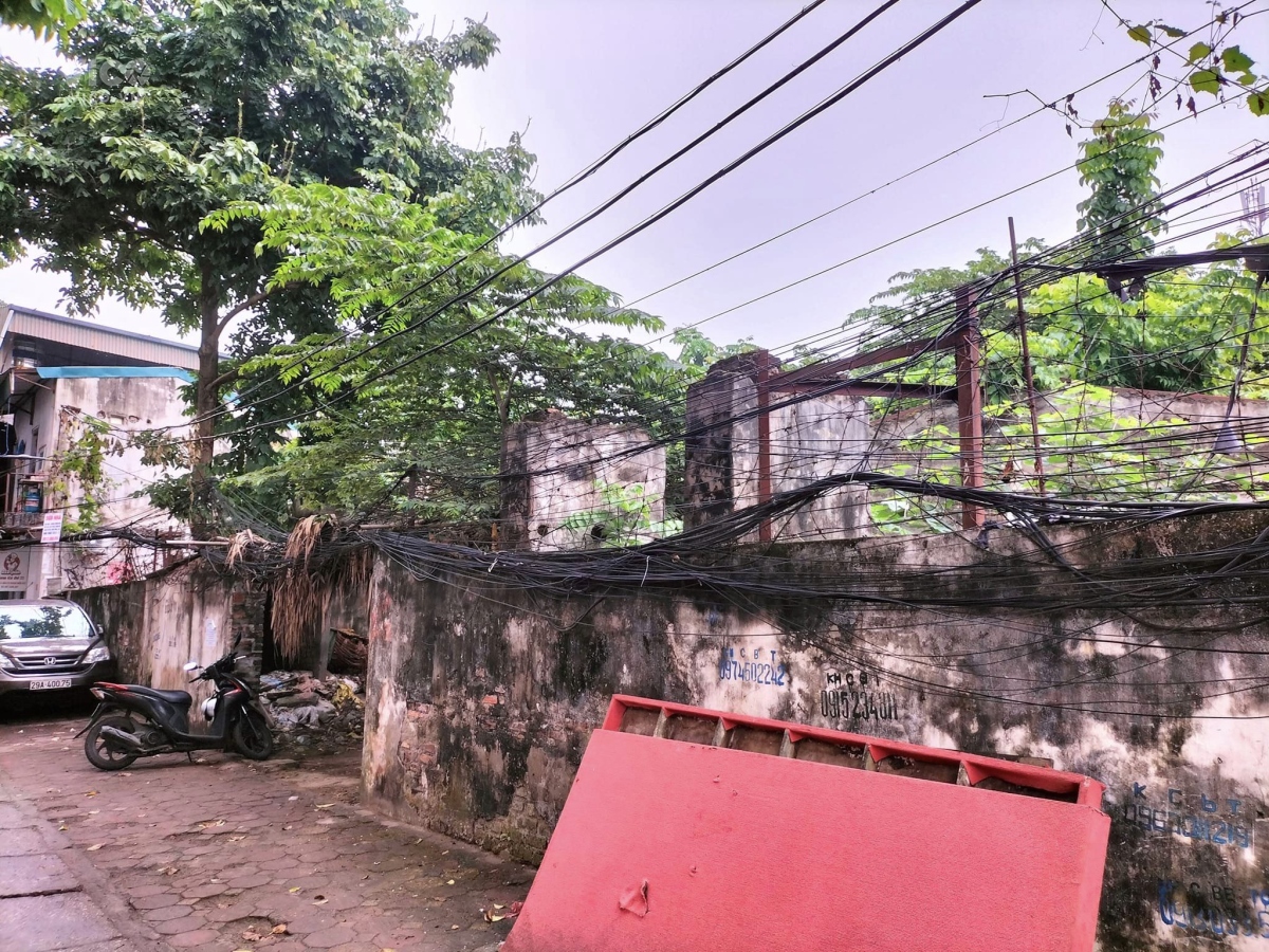 Bán đất Hoàng Quốc Việt Cầu Giấy 1260m2, MT 29m, giá 41 tỷ, Ô TÔ đõ cửa