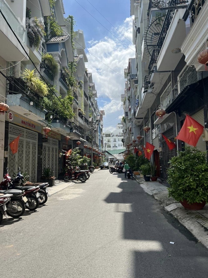 BÁN GẤP NHÀ ĐƯỜNG PHAN HUY ÍCH PHƯỜNG 12 GÒ VẤPCĂN GÓC DIỆN TÍCH 97M2 GIÁ 8.3 TỶ.