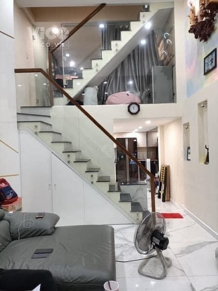 Bán nhà đường Phạm Văn Hai Tân Bình Ô tô đổ cửa 3 Tầng BTCT 37m2 giá 5 Tỷ TL