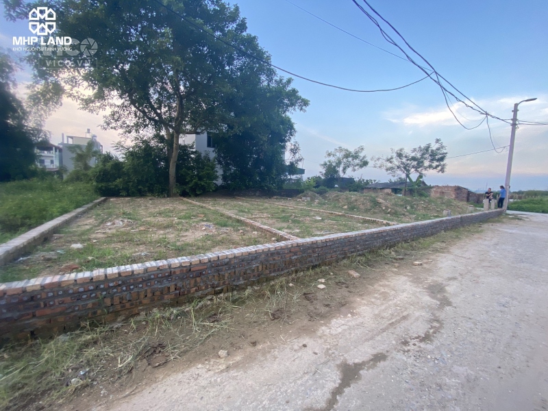 BÁN LÔ ĐẤT GẦN BÌA LÀNG TỔ 10 QUANG MINH MÊ LINH GIÁ HƠN TỶ