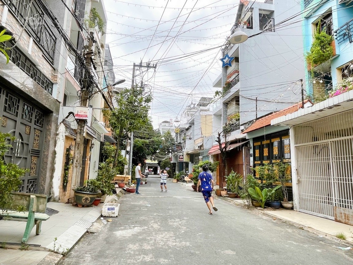 Bán nhà HXH Huỳnh Thiên Lộc P.Hòa Thạnh Q.Tân Phú(cách Lũy Bán Bích 50m) dt4x18m giá 8 tỷ tl