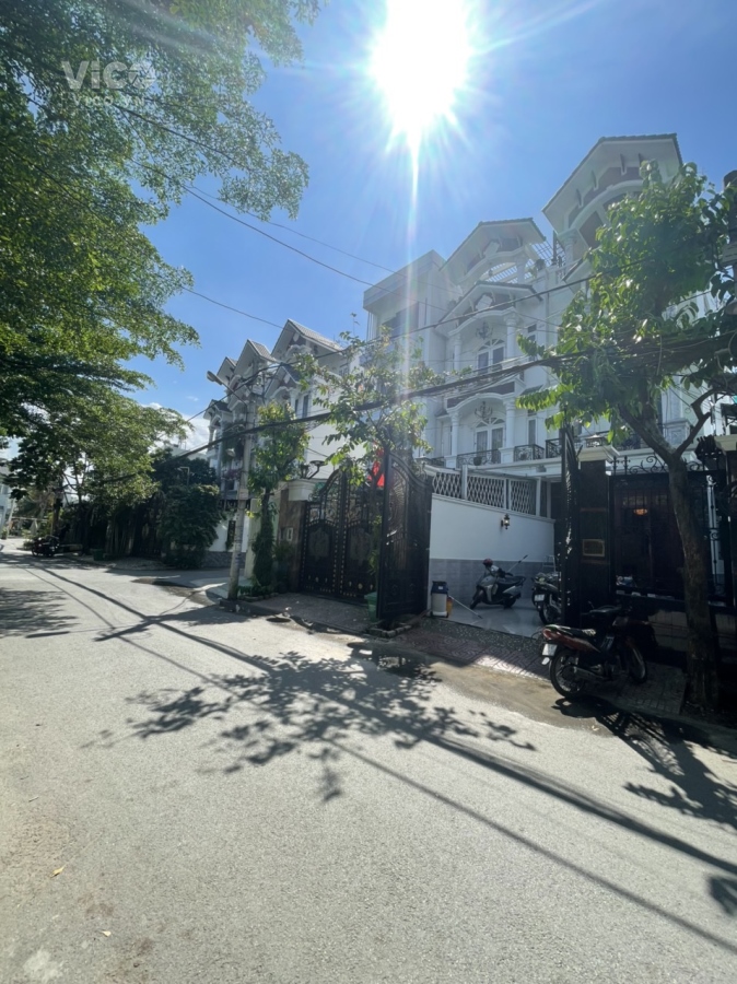 CẦN BÁN GẤP CĂN NHÀ PHỐ SIÊU ĐẸP LIỀN KỀ KHU DÂN CƯ HỒNG LONG THÀNH PHỐ THỦ ĐỨC