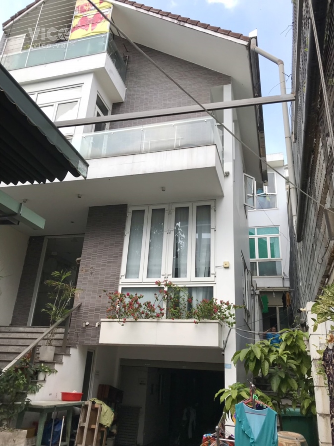 Bán gấp nhà biệt thự nở hậu tài lộc Ông Ích Khiêm P5 Q11.