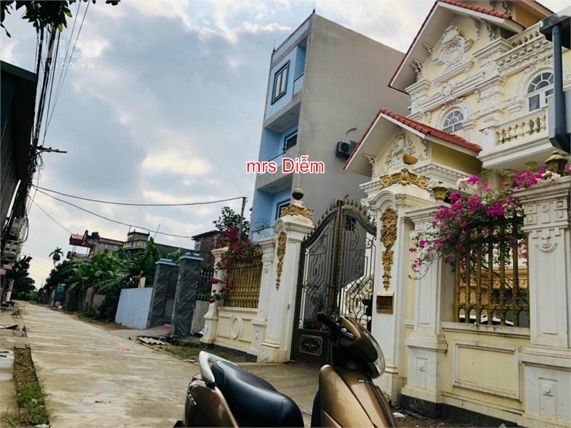 Giá 2.1 tỷ, Mrs Diễm cần bán 48m đất có nhà 2 tầng ngay chân cầu Nhật Tân. Ngọc Giang,