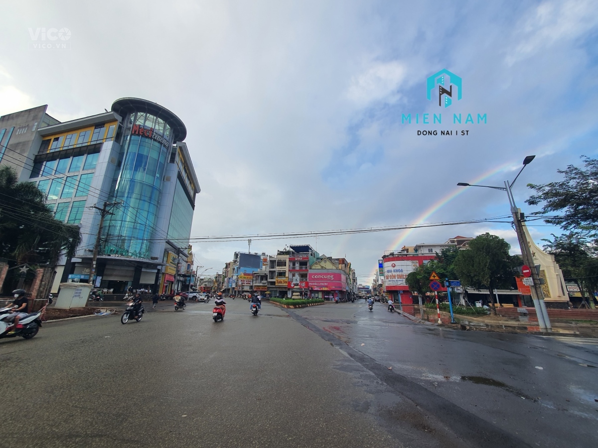 CHO THUÊ nhà lầu góc 2 mặt tiền góc đường chính tp.Long Khánh 6m ngang