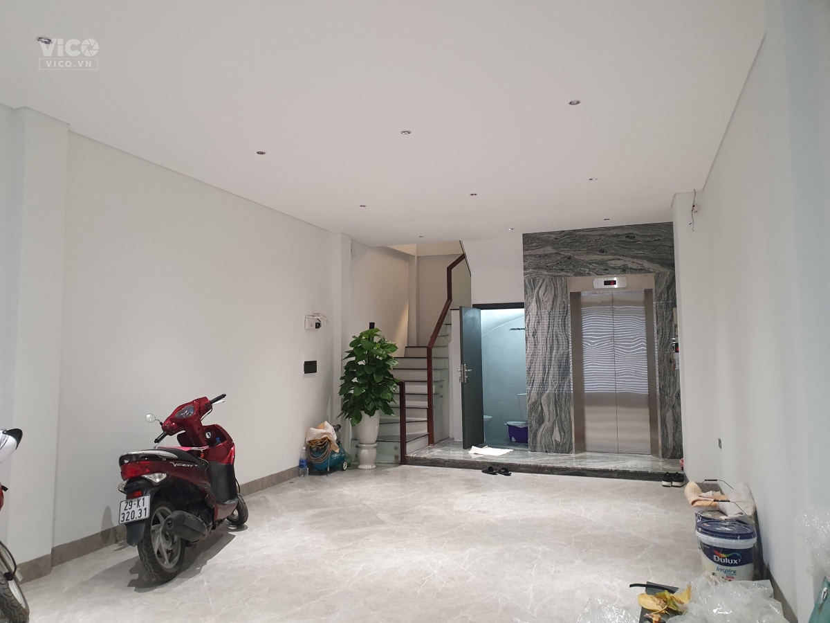 LÂM HẠ, LONG BIÊN AN SINH VIP GARAGE 2 XE 7 CHỖ THIẾT KẾ SANG, XỊN, MỊN.