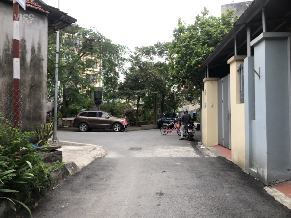 Bán đât phố Thạch Bàn, lô góc, ô tô tránh, 85 m2, MT 7 m, giá chỉ 8 tỷ.