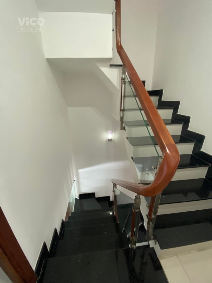 Bán nhà TRƯỜNG SA, PHÚ NHUẬN, trệt 3 lầu, sân để xe, 4.55 tỷ