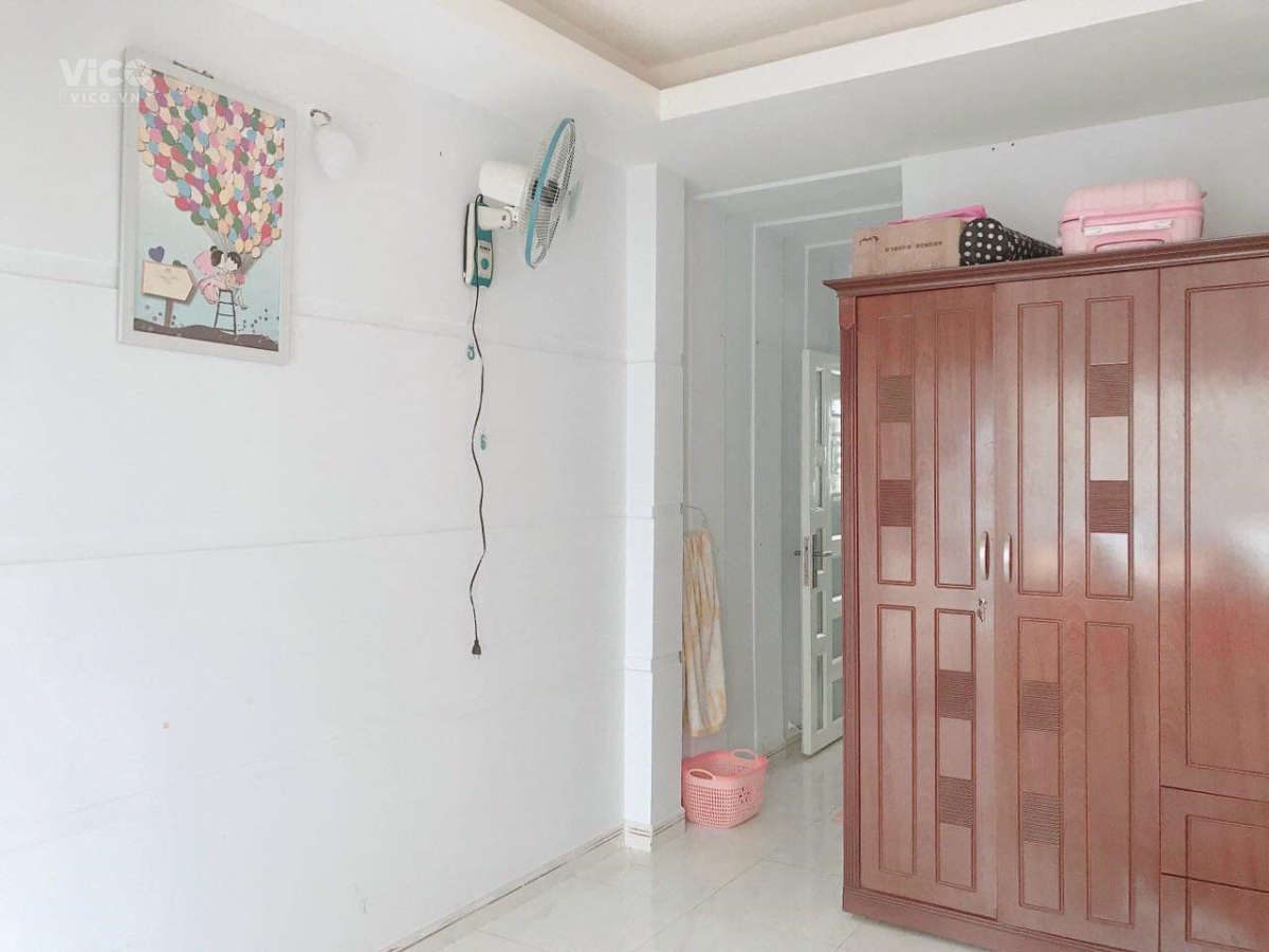 Cần bán nhà hẻm Võ Văn Kiệt, Cầu Kho, quận 1 tặng luôn nội thất