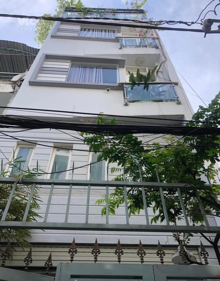 Bán nhà đẹp ở liền, 5 tầng lầu, tặng nội thất, 60m2