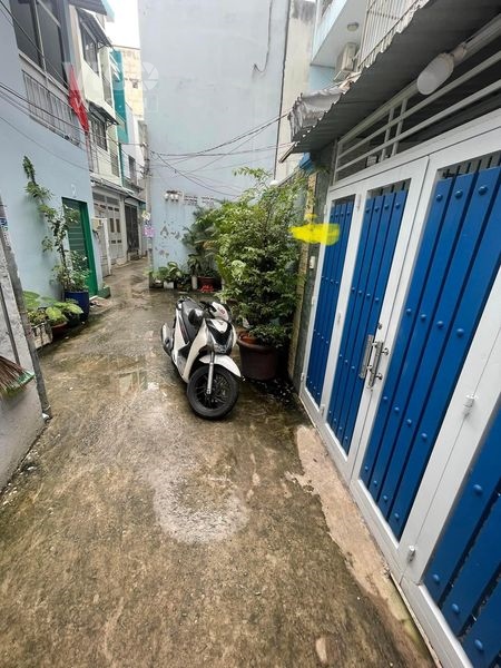 Hàng Hiếm,sổ hồng riêng,nhà 3 tầng nhỉnh hơn 80tr/m2.Có ngay căn nhà trung tâm q7.gần khu nam long