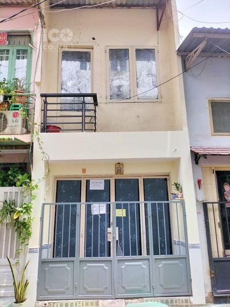 Bán gấp HXH đỗ cửa,nhà nhỏ đầy đủ công năng 2 tầng,gần mặt tiền đường huỳnh tấn phát phường tân