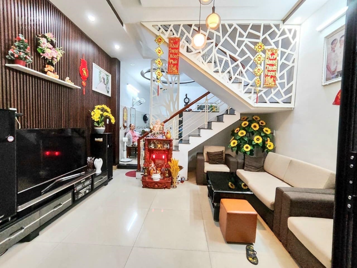 Sập hầm! Nhà 2 tầng Nguyễn Phước Nguyên, 60m2, full nội thất, nhỉnh 2 tỷ.