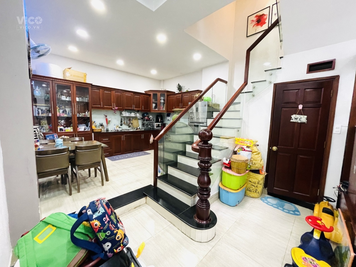 Bán nhà làm văn phòng đường Tân Hương 50m2, 3PN, Nội thất đẹp