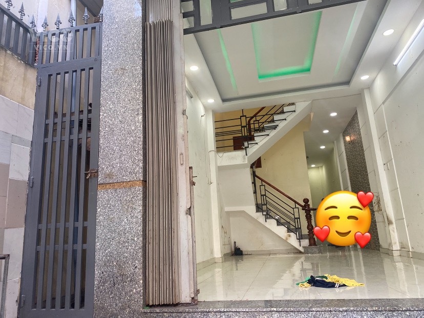 Bán gấp nhà 3 tầng ngay trung tâm chợ Sáng, thông nhiều hướng Bùi Minh Trực p5q8 giá 5.98 tỷ.