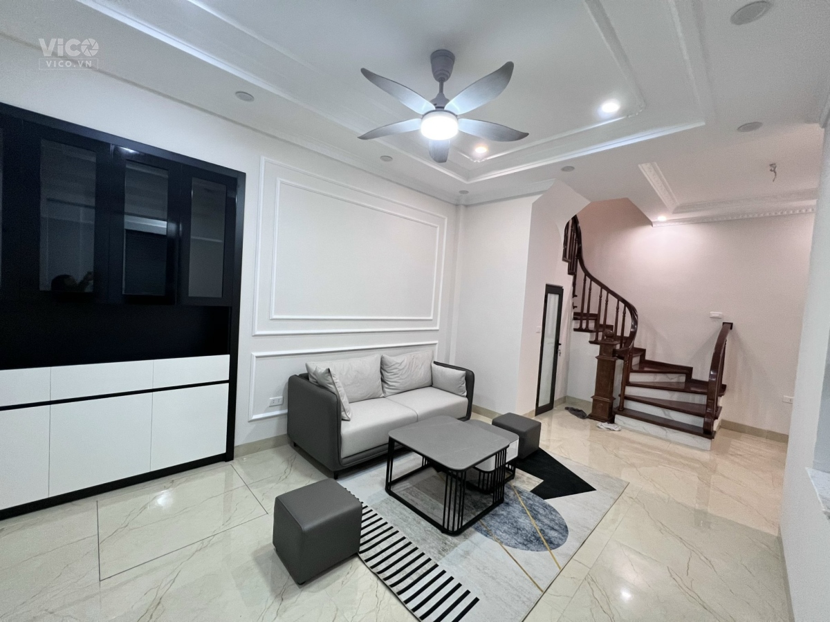 Chính chủ bán nhà Phố Nguyễn Sơn 35m2 X 5t nhà đẹp đón tết, full nội thất, gần ô tô, phố, giá 3.9