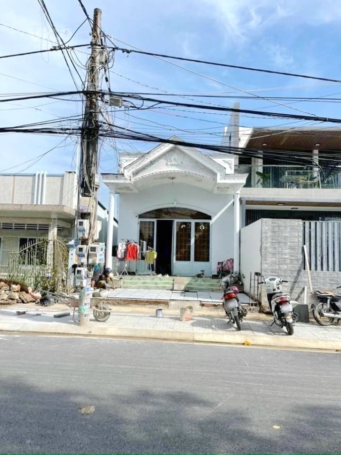 Nhà MT ở kinh doanh DT 5.7 x 27m, 4 TỶ THÁI VĂN LUNG TP. Bà Rịa