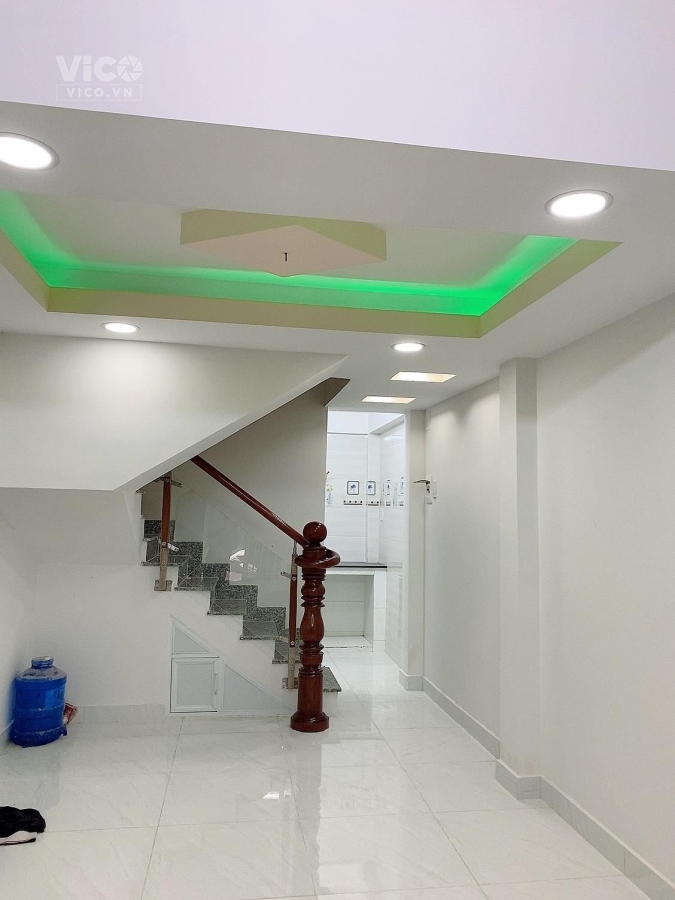 Bán gáp nhà 5 tầng sân thượng đường Nguyễn Tri Phương Q10