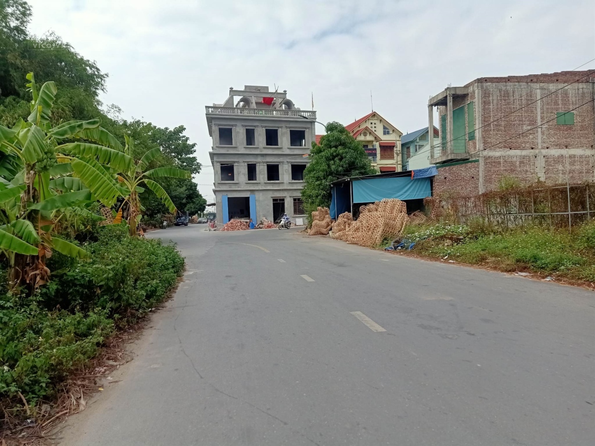 Cần bán lô đất nhìn mặt mương kênh Bắc, Đường Vương Văn Trà, Thuận Thành, Bắc Ninh, giá cắt lỗ 4,2x