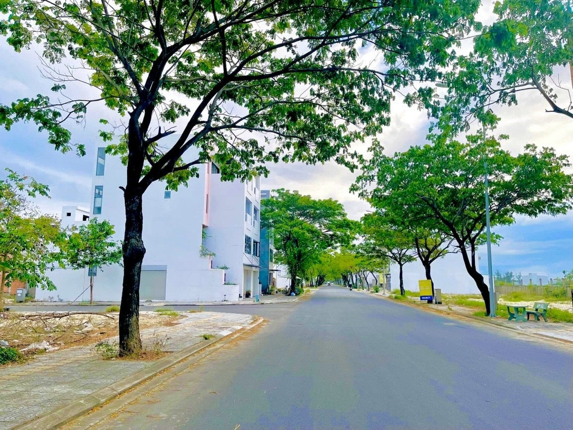 Bán 108m2 gần Shophouse FPT gần trường giá rẻ
