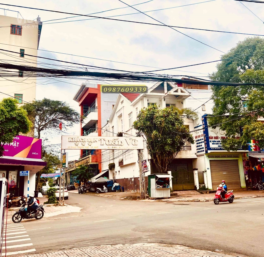 BÁN GẤP CĂN GÓC 2 MẶT TIỀN TRUNG TÂM THÀNH PHỐ GẦN 200m2