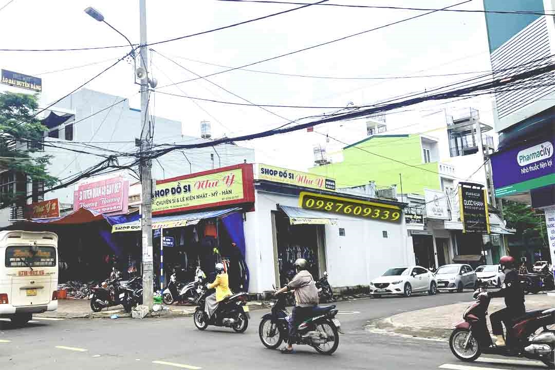 BÁN GẤP CĂN GÓC 2 MẶT TIỀN TRUNG TÂM THÀNH PHỐ GẦN 200m2