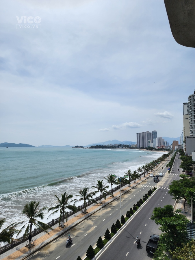 BÁN GẤP KHÁCH SẠN ĐƯỜNG PHẠM VĂN ĐỒNG, VIEW BIỂN NHA TRANG, 135 TỶ