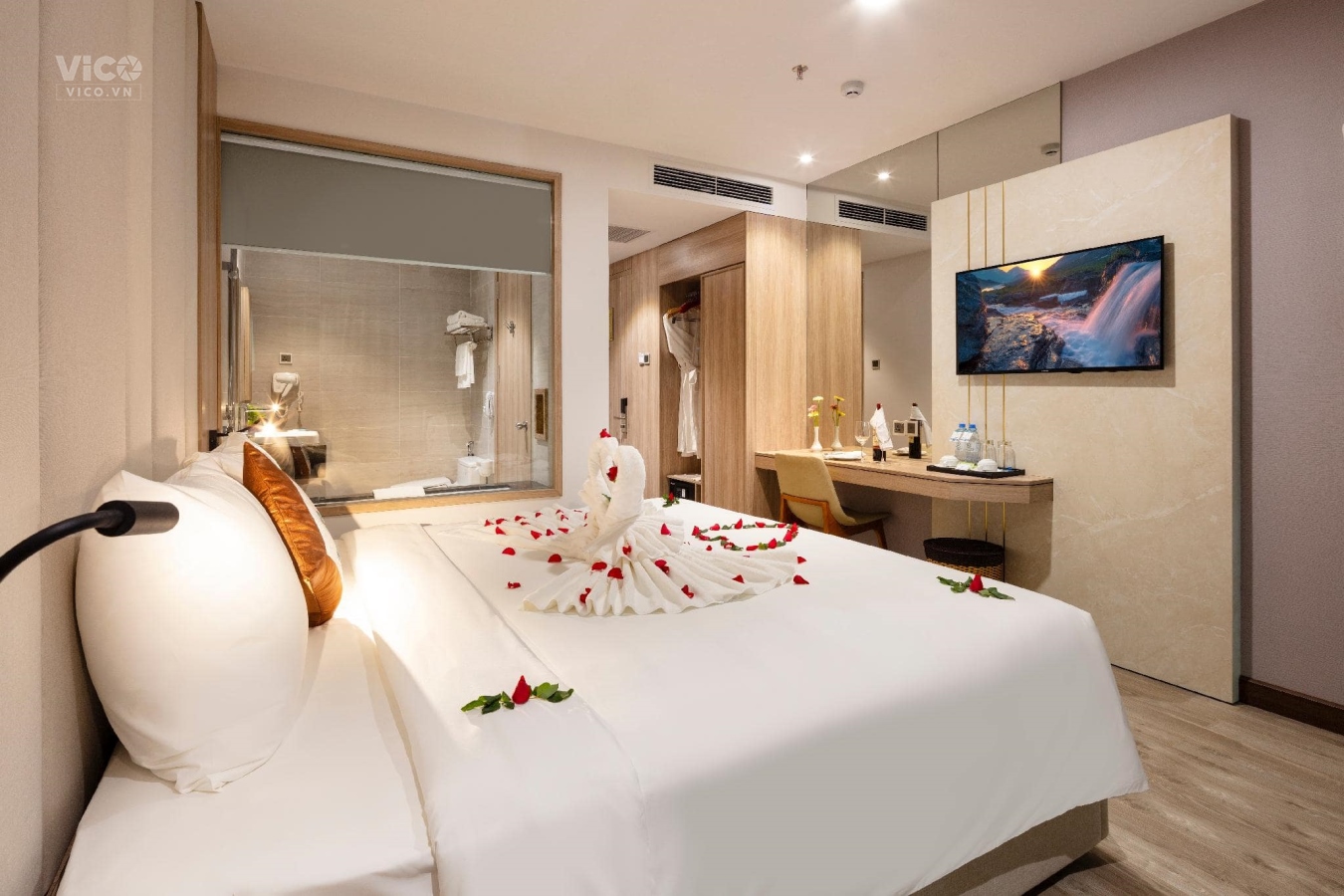 Bán lỗ Khách Sạn 4 sao Dương Đình Nghệ, 17 tầng, 200m2, giá thương lượng.
