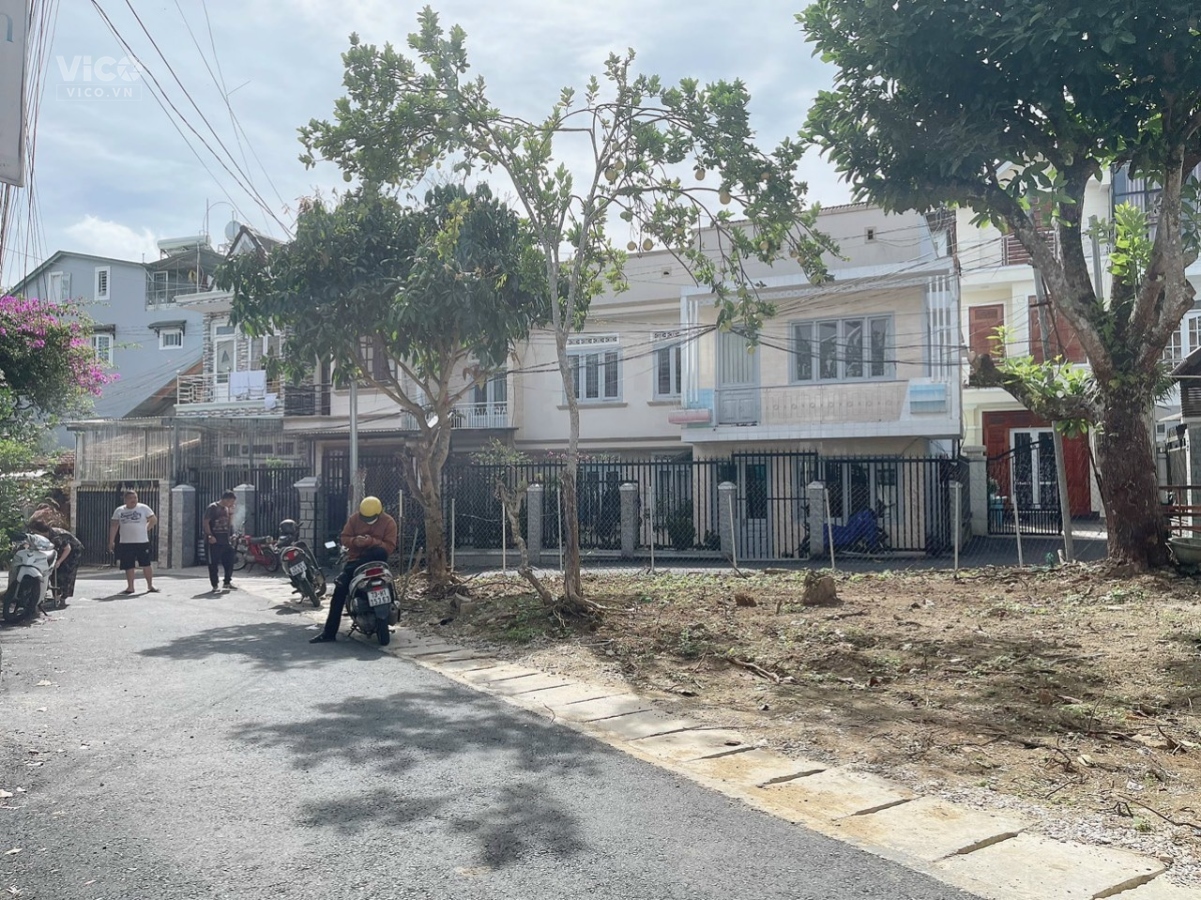 Chính chủ cần bán nhanh lô đất 2 mặt tiền sổ riêng xây dựng ở Yersin Phường 10, TP. Đà Lạt, giá 7,6