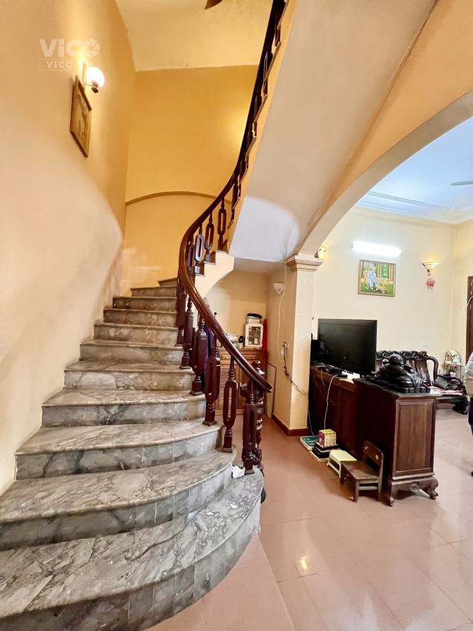 Bán tập thể quân đội yên phụ, 74m2, 5.1m tiền, ô tô , nhỉnh 11 tỷ. 2 thoáng.
