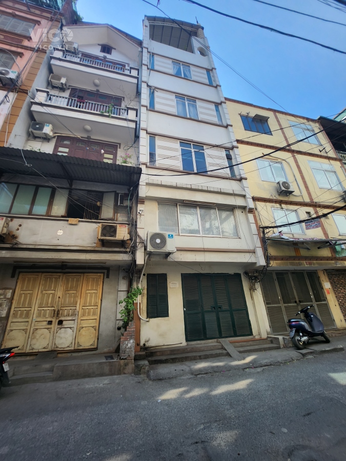 Cho thuê nhà mặt phố Đê La Thành nhỏ, 80m2 x 4 tầng tại quận Đống Đa, Hà Nội.