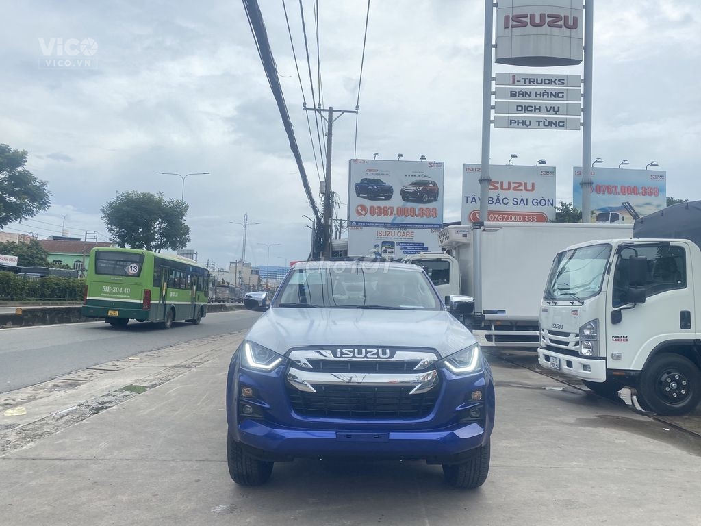 Xe Isuzu DMax HILANDER 4 x 2 AT mới 100%