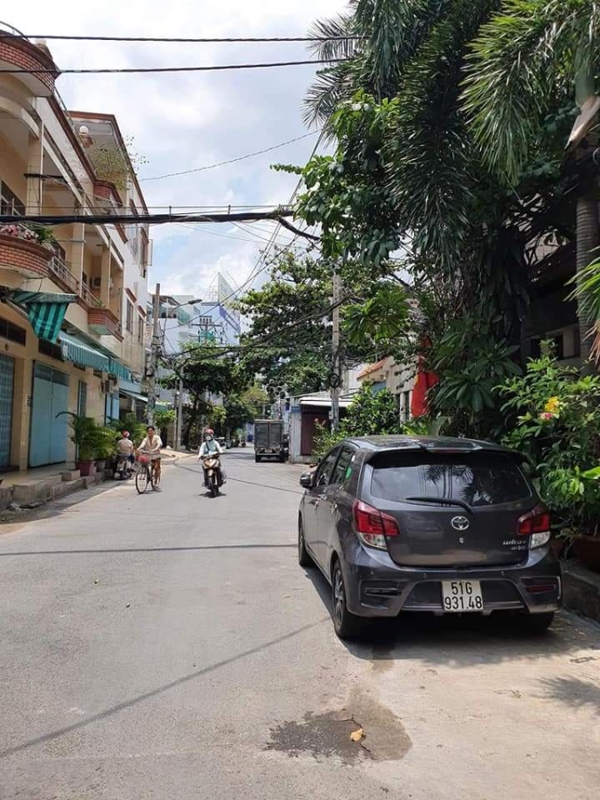 Đường 10m thông Gò Dầu ra Võ Công Tồn. dt 4x21, kế công viên. Giá 7.5 tỷ tl