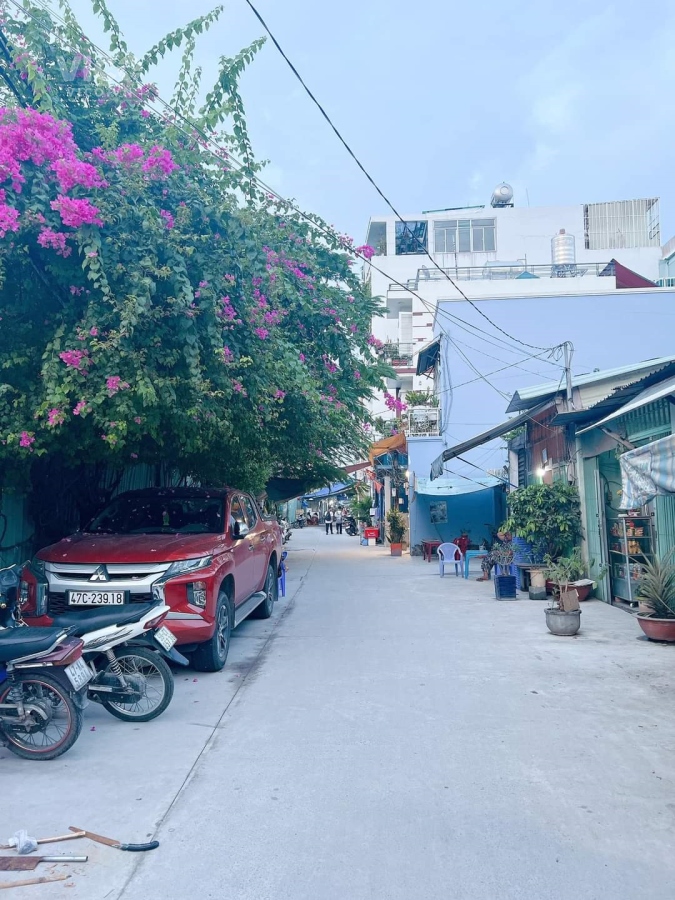 Hẻm xe hơi NHÀ RẺ THỜI SCB DT Ngang 4m Tôn Thất Thuyết Q4 2 tấm có 2,7 tỷ..