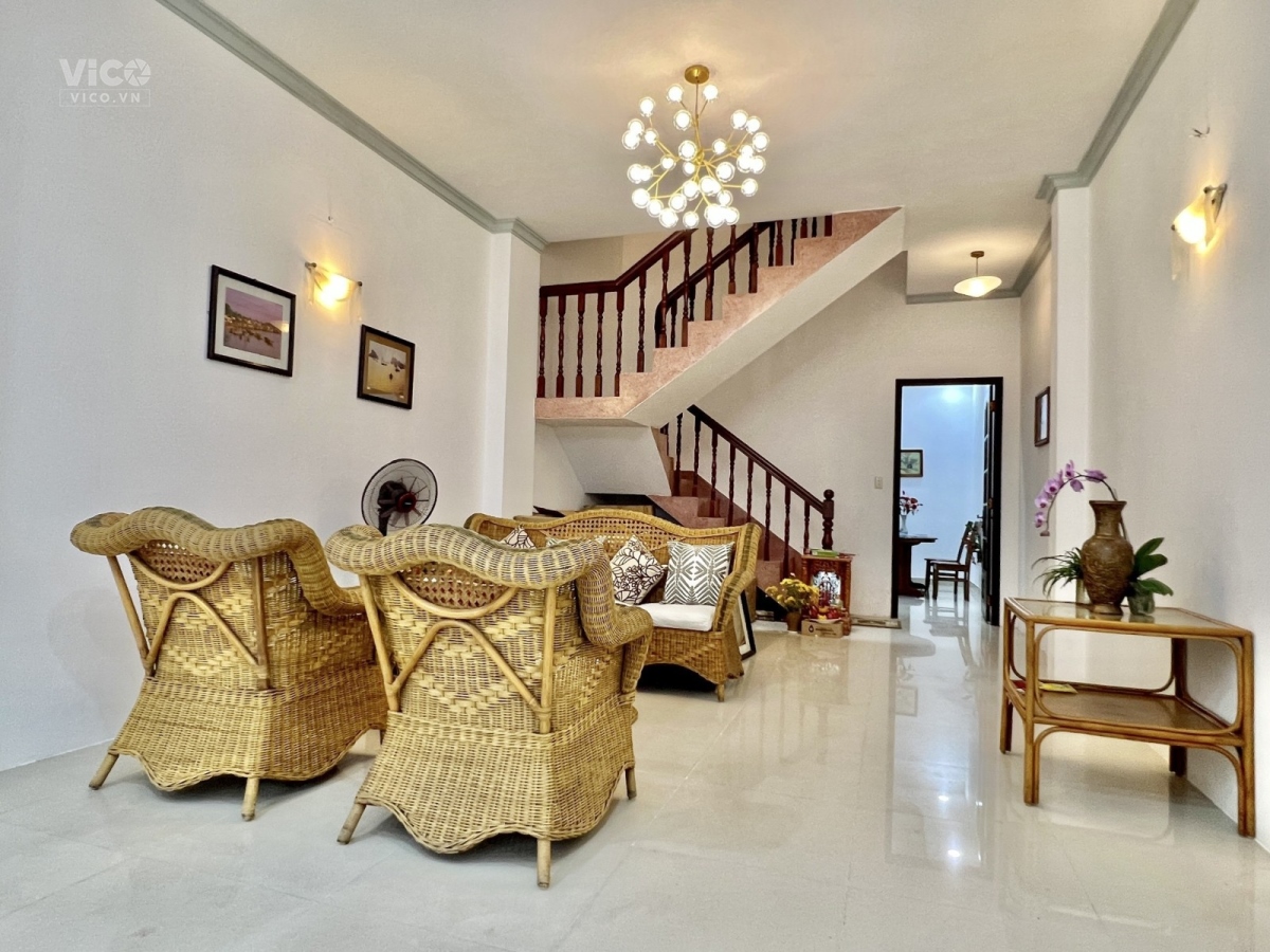 8 tỷ Mặt tiền p.Hiệp Phú Q9. 124m2, nhà 3 tầng, sân xe hơi, chủ bán gấp.